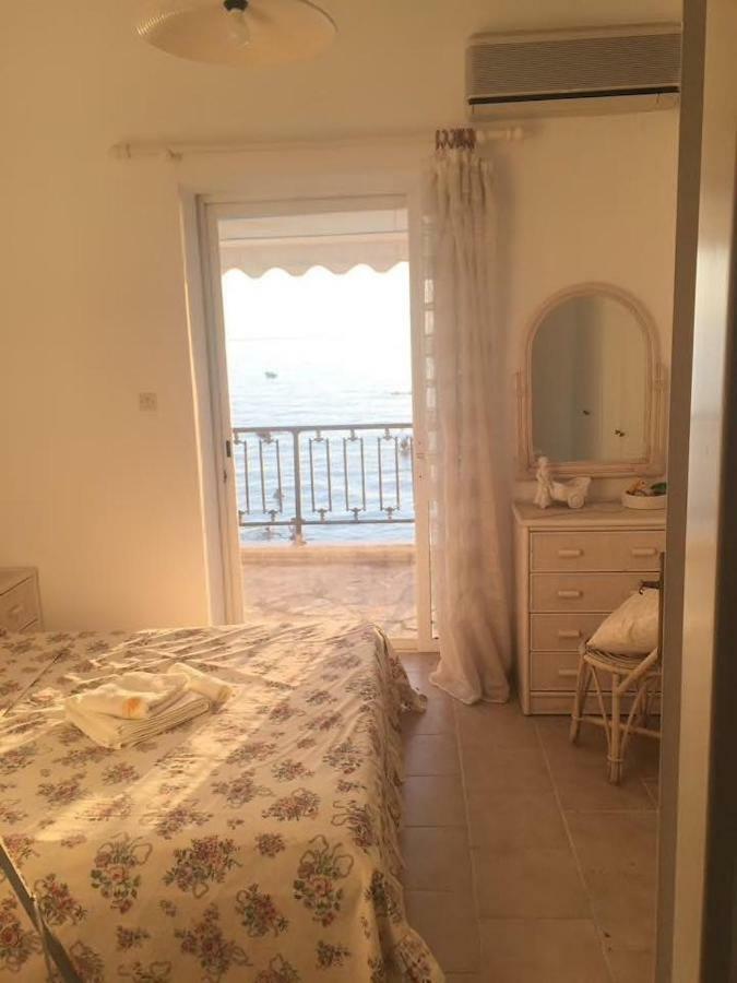 Seafront Maisonette in Fourka Exterior foto