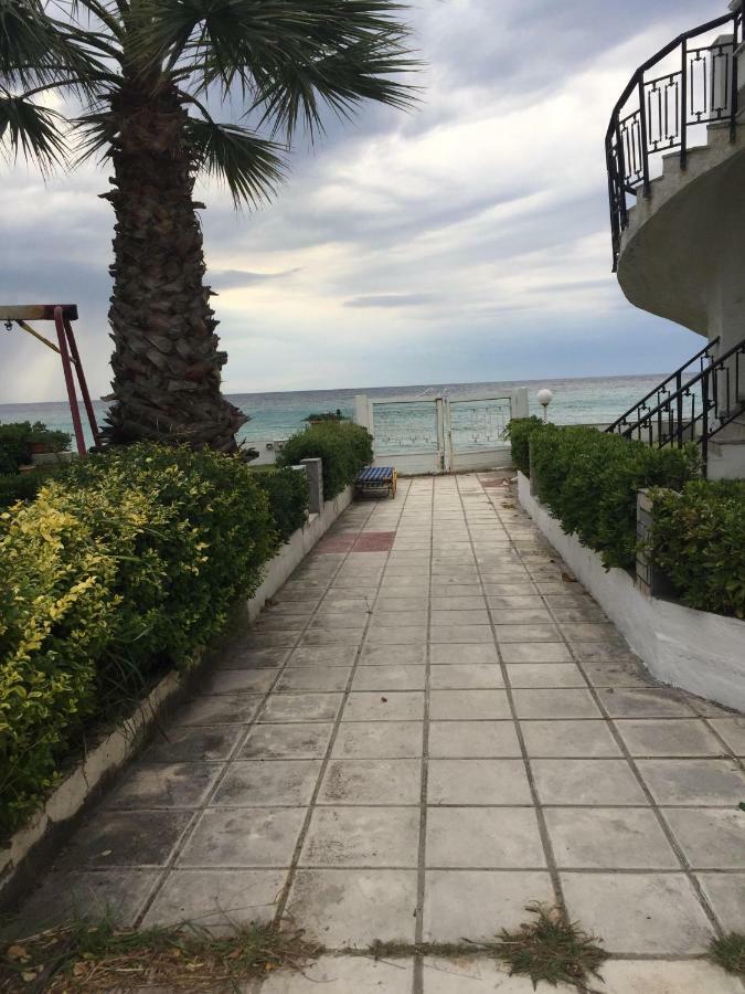 Seafront Maisonette in Fourka Exterior foto