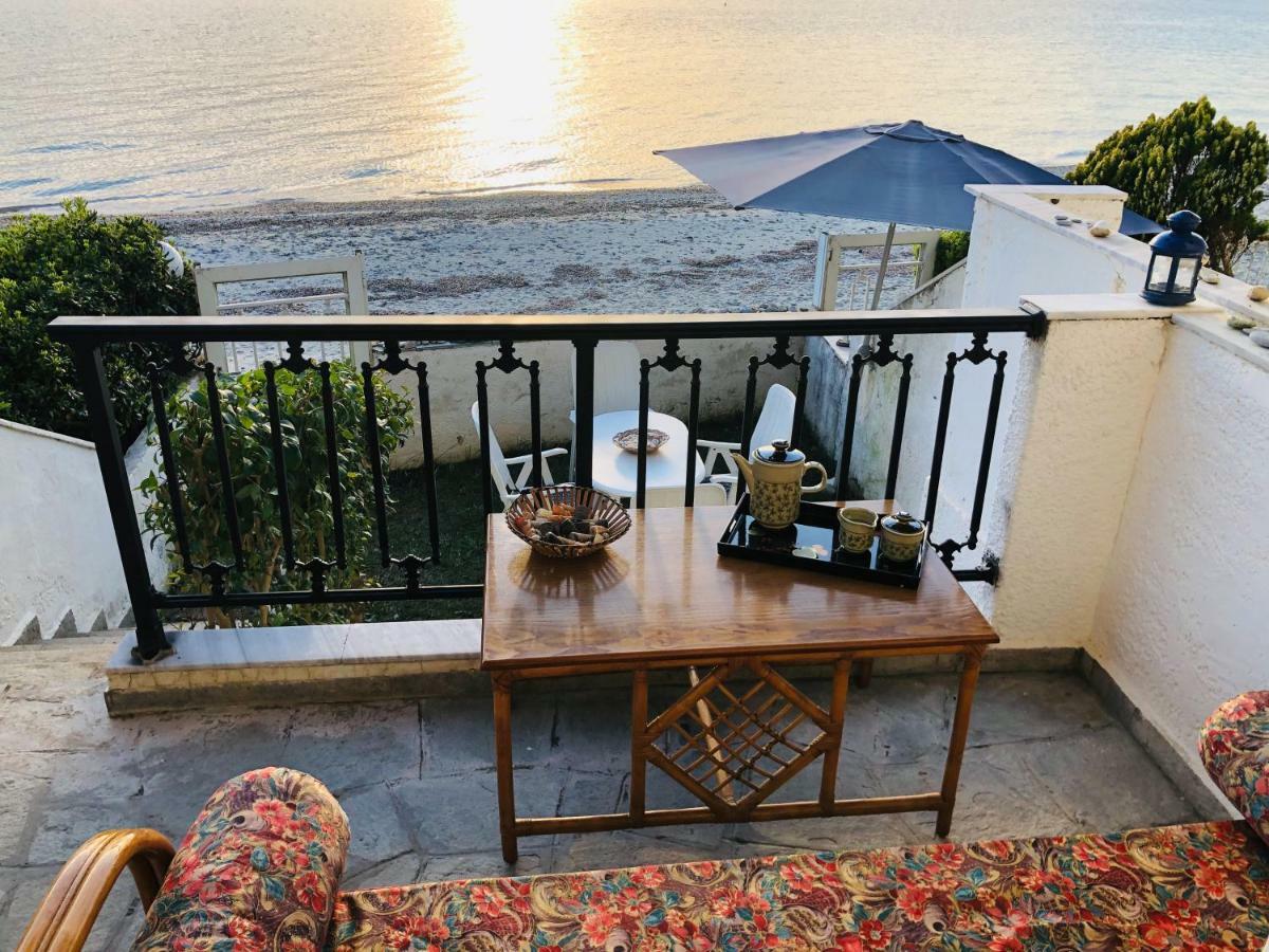 Seafront Maisonette in Fourka Exterior foto