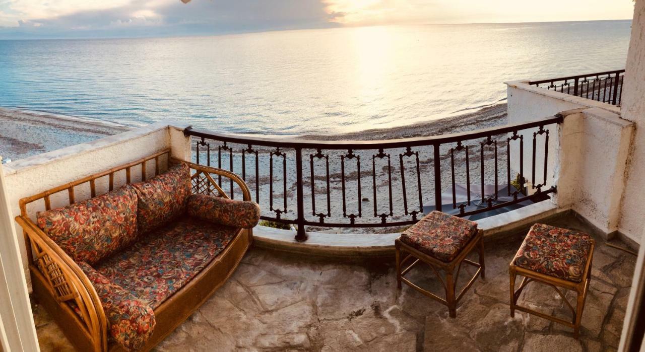 Seafront Maisonette in Fourka Exterior foto