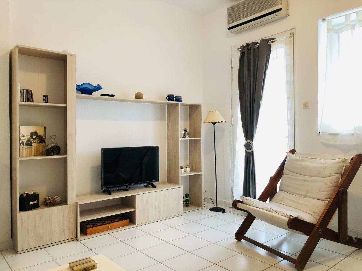Seafront Maisonette in Fourka Exterior foto