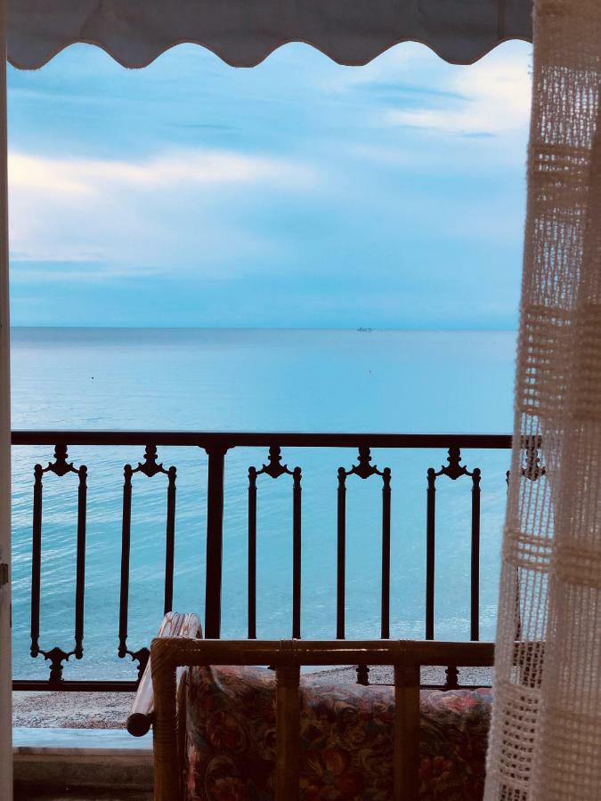 Seafront Maisonette in Fourka Exterior foto