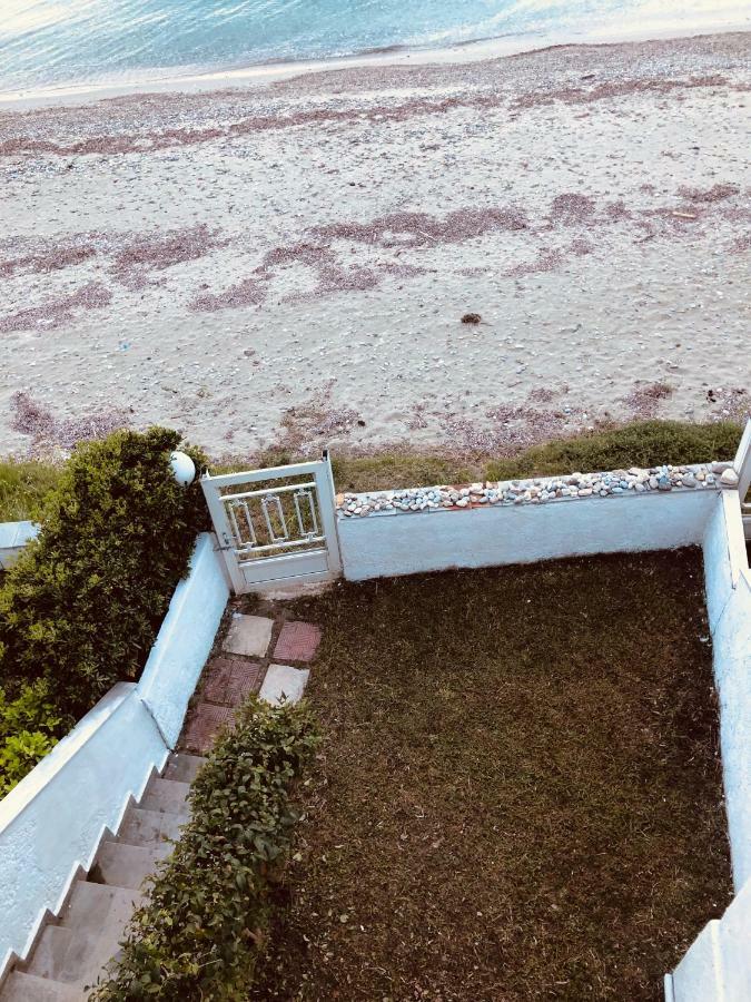 Seafront Maisonette in Fourka Exterior foto